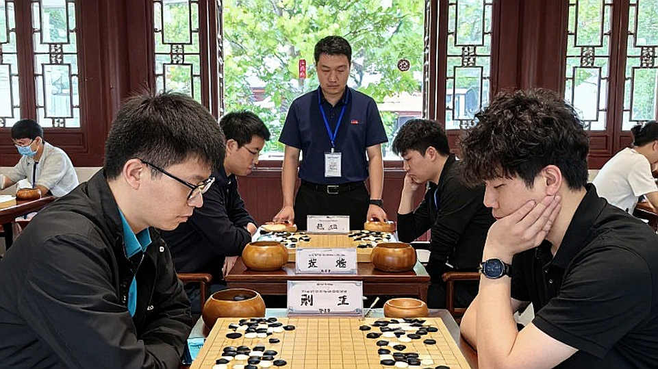 प्राग 2026 के 27 मिनिएचर और 10 ओपनिंग आर्टिकल: ChessBase Magazine #225 में नोवेल्टी की आधी-आयु